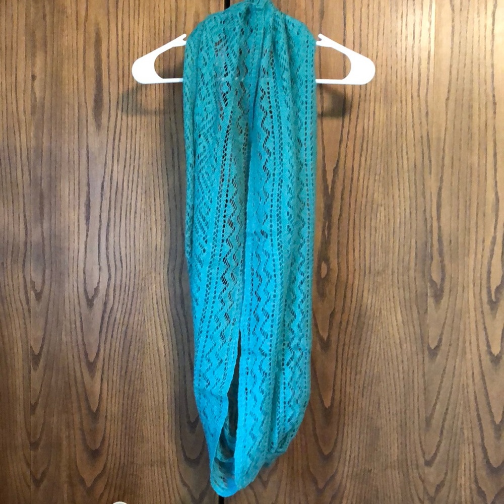 Teel Maurice’s knit circle scarf!